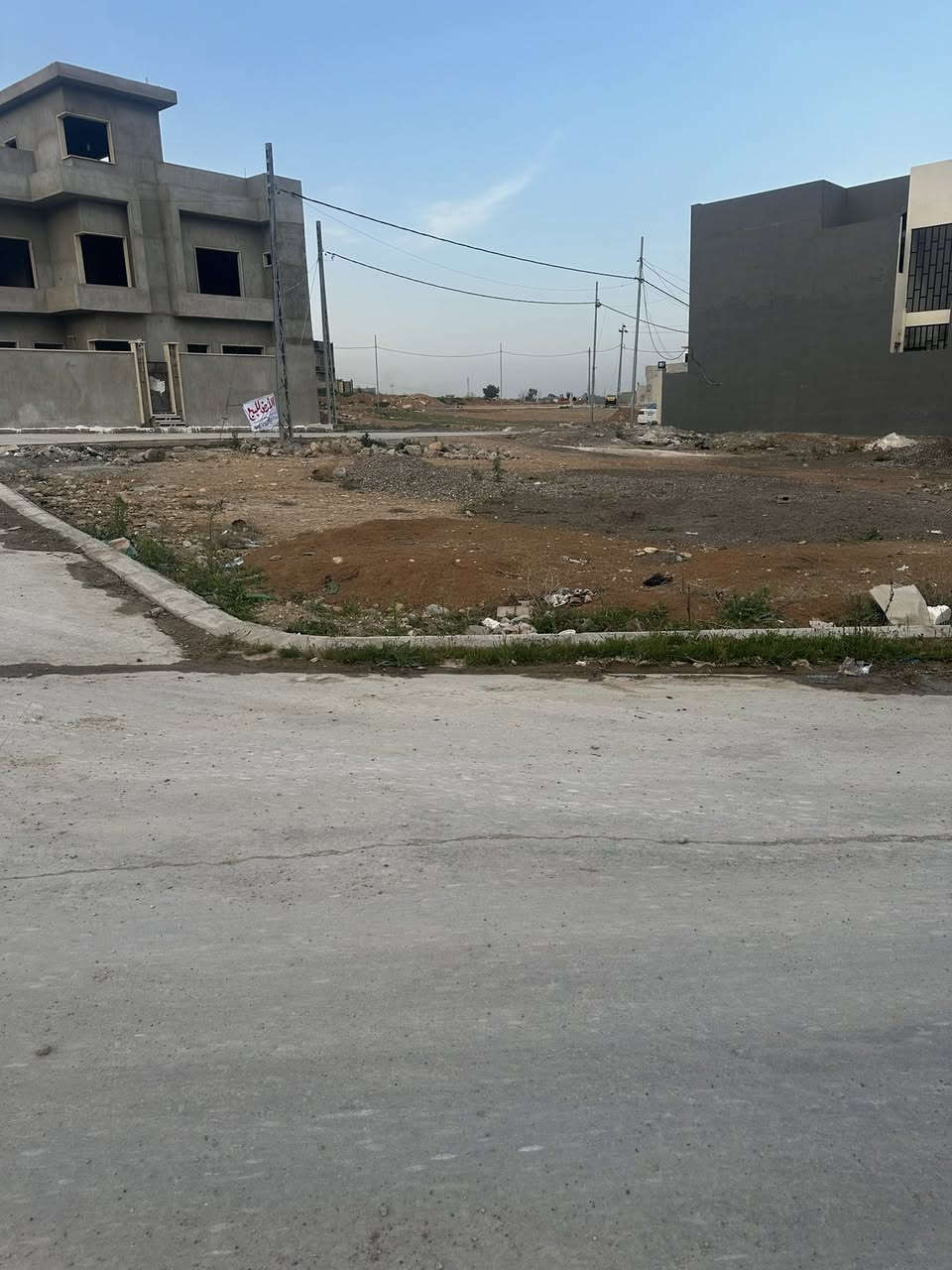 ارض للبيع حي ملاين تانيه مجمع صايغ قرب جامع حجي حازم 
مساحه185ركن من تلات جيها الاستفاز 
***********
