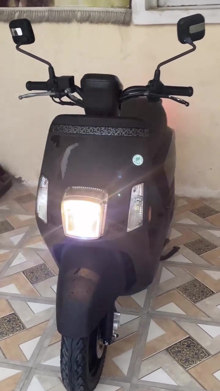 سلام عليكم شباب عندي دراجه  بوليس مسطره. نوزل. مو كابريتر ماصلها. شهرين من نزلتها     لون اسود طافي    نزلتها ￼ ربه   مامفتوح بيها برغي . نضيقه حيل  خذيتها  مليون   100 بيها مجال بسيط    الطيبن. الشراي.  خابرني  عله  هاذ الرقم *********** هاذ الرقم بي  وتساب 🤴🏻￼
