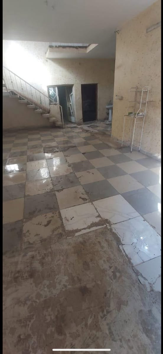 …للبيع…
فرصه استثماريه او سكنيه

الكاظميه الطي نزال خزعل 

 المساحه 220 متر بدون اوقاف 

ابيع بسعر ارض 120 مليون دينار فقط

التفاصيل موضحه بالصور و بي كراج و حديقه 

** البيع من المالك بدون دلاليه

البيت يحتاج ترميم (غير صالح للسكن)

للاستفسار واتساب - *********** -
