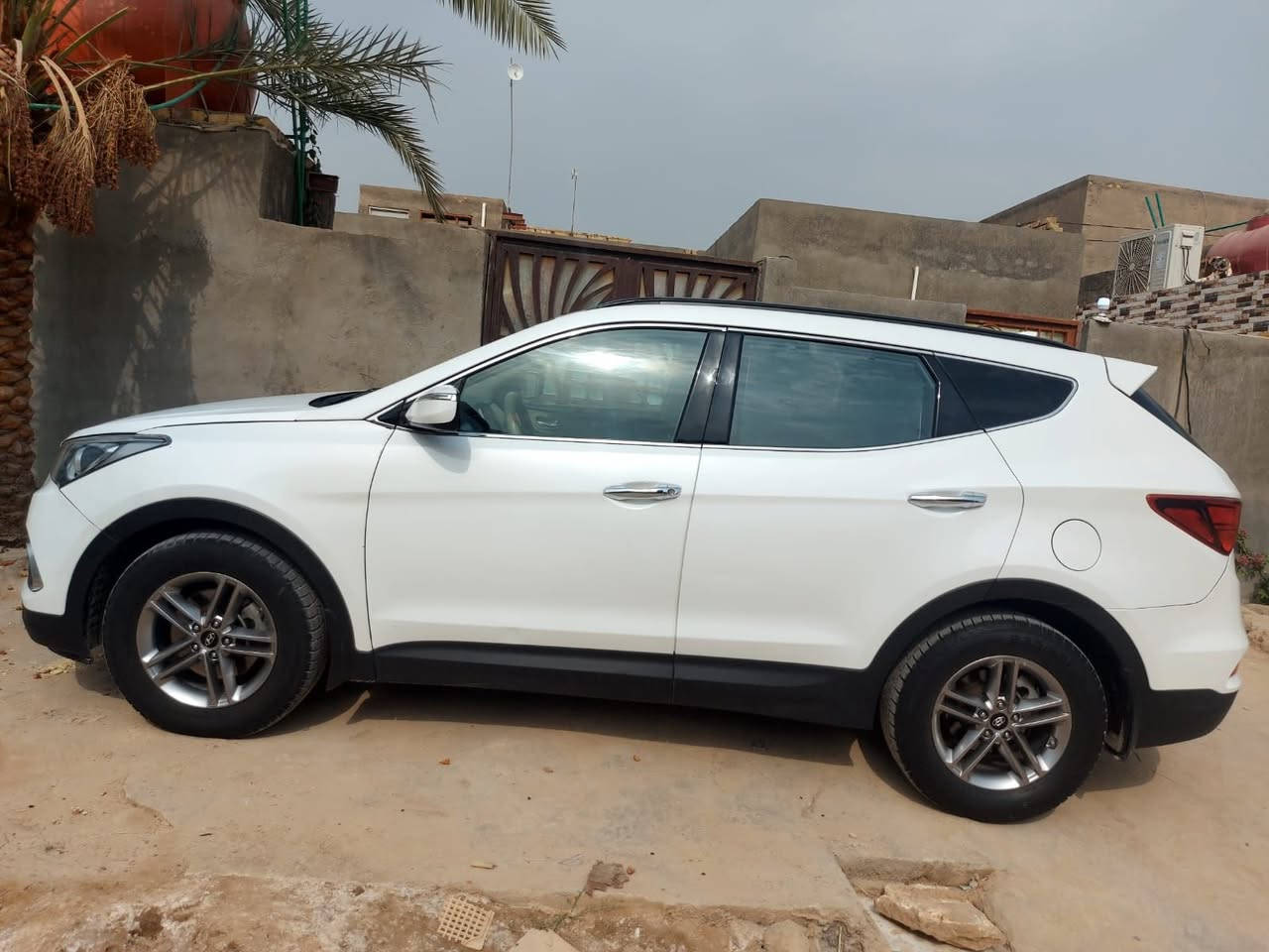 سنتافي 2018  رقم نجف
حادثها بنيد وجاملغ امامي صور الضربه موجوده
مواصفات كامله عده البانوراما
بصمه تشغيل وبيبان وجنطه..وباقي المواصفات المعروفه
سياره جديده وجاهزه منضومة تبريد جديده
كير محرك ما مفتوح
السعر 163 وبيها مجال وما متواجد ع الفيس
رقم الهاتف ***********
