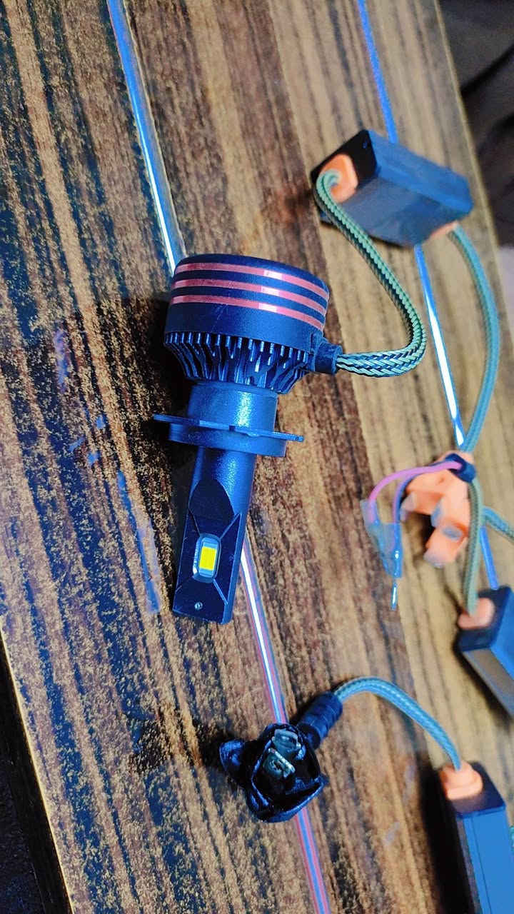 السلام عليكم 
زنون مروحه اصلي جيب وشد اصلي للبيع جدد استخدام قليل السعر 50
العنوان واسط الكوت
***********
