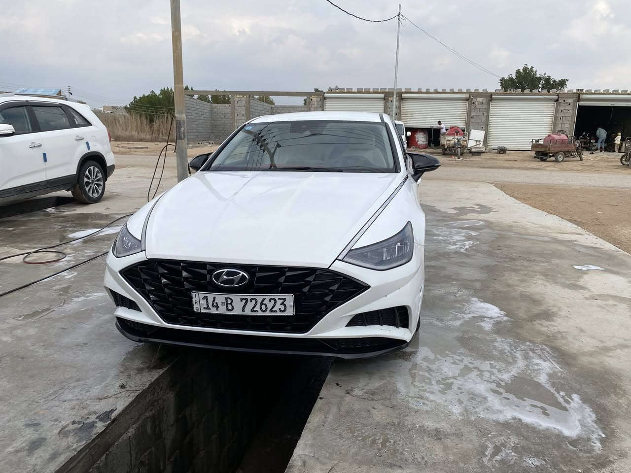 سوناتا 2023 حره تحويل ثاني يوم ماشيه 27 سياره بلكارتون حادثها جاملق وبنيد وباقي السياره كفاله سياره تخم تاير جديد حداديه ١٠٠/١٠٠تبريد ثلج وتففه سياره ماتصرف عليها الف دينار مكينه 2500 كير مكينه كفاله سعرها 153 وبيها مجال كلش قليل  رقم بصره الدولي سنويه جديده كلشي جديد ***********
