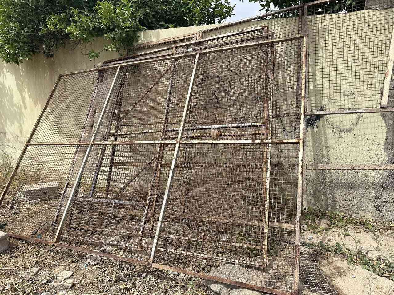 قفص للبيع
العرض مترين
الطول مترين ونص 
ثلاث اضلاع
السعر 125


**إذا كنت صاحب هذا الإعلان وتريد حذفه لأي سبب، رجاءا أرسل رسالة إلى الدعم الفني**