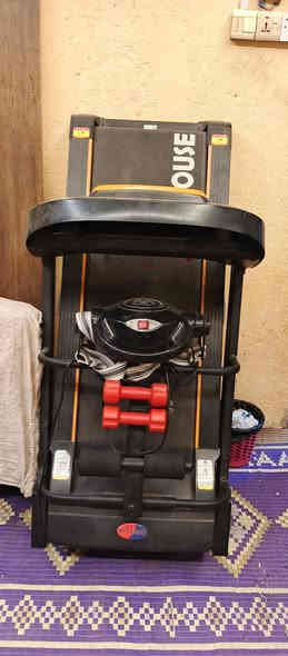 جهاز رياضي غير مستخدم جديد  جهاز جري السعر375 ت***********
