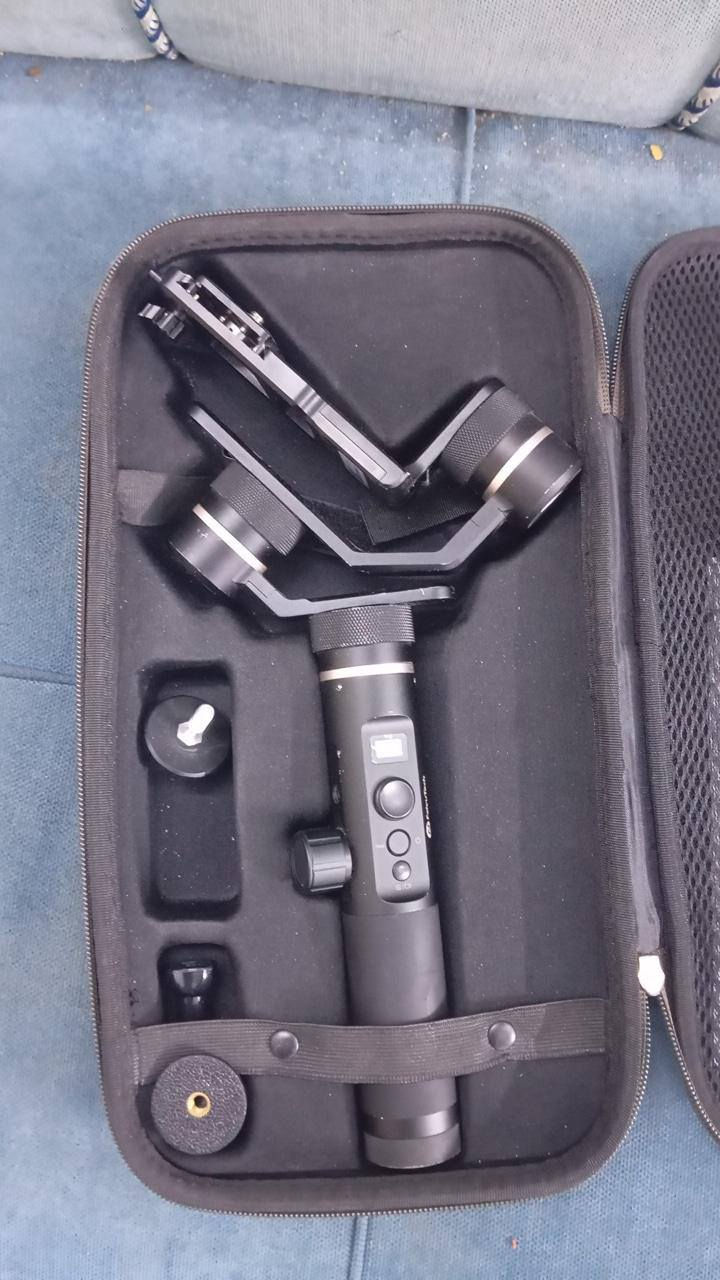 مانع هتزاز تليفون وكامرة وزن خفيف + اضائة كاملة مستخدمة قليل بطاريتين 
مانع هتزاز سعرة 125
اضائة سعر 60 
وبيهن مجال 
مكاني بغداد جسر ديالى القديم للاستفسار ***********
