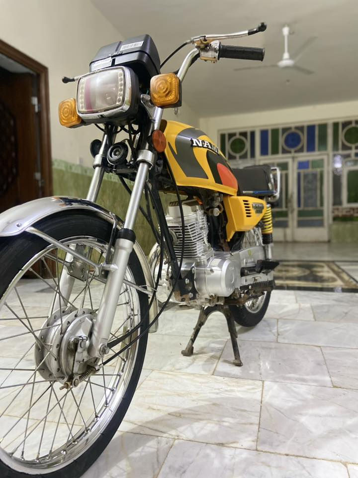 السلام عليكم دراجه 4كير شلامجه اوراق اصولي .موديل 2022 الدراجه نضيفه وجديده ما مفتوحه بس امبدل ولفتات اصلي السعر800وبيه مجال ***********
