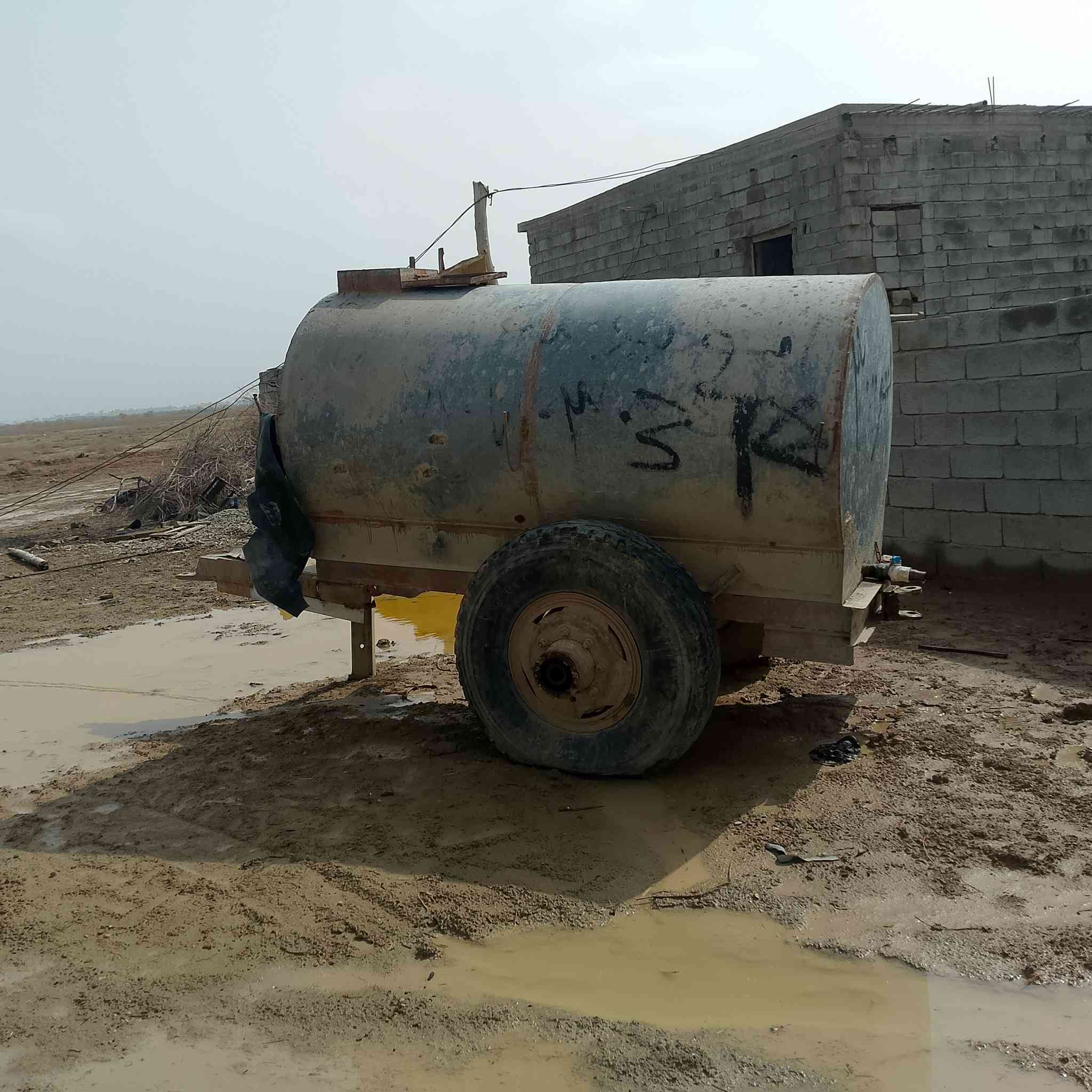 السلام عليكم ورحمه الله وبركاته عندي مقطوره 4000 لتر 4 مليم  مقطوره 3000 لتر 4 مليم عندي عنتر 80 للبيع وعندي الثانيه هم عنتر 80 للبيع اثنينها للبيع السعر 10 وبيها مجال بيع سريع اتصل على الرقم *********** %***********
