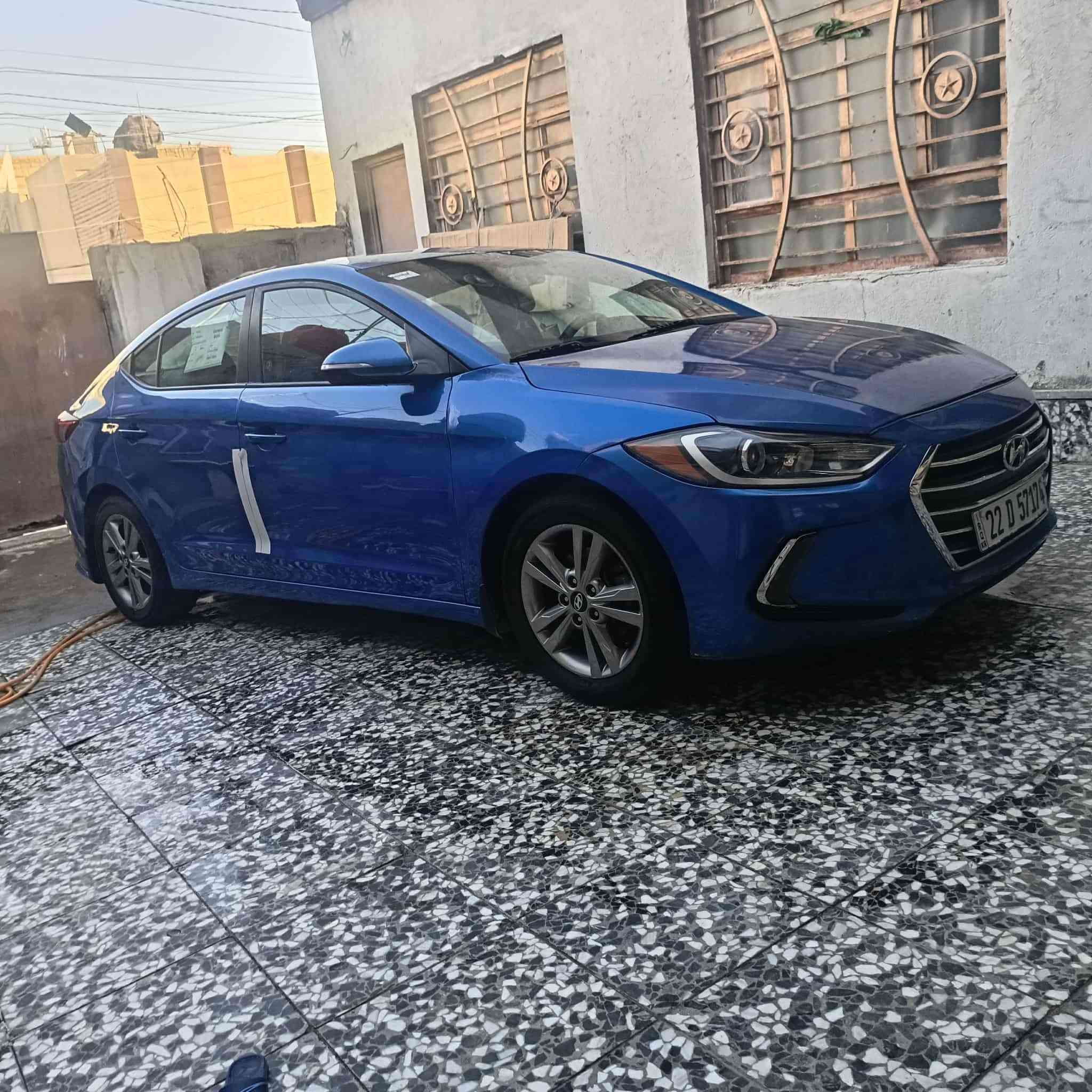 السلام عليكم الانتره موديل 2017
رقم اربيل دولي باسمي  هزه جديدة
بيه فقط بنيد و قطعتين صبغ   بدون داخل مكفول كير ومحرك
سياره موجودة بكربلاء حي العامل
سعره 122 وبيه مجال قليل
رقم الهاتف
***********
مكلف بالنشر
