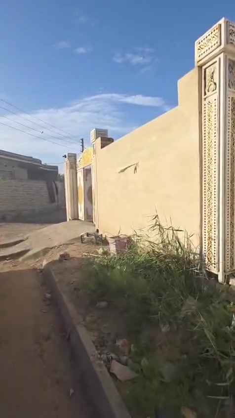 بيت اللبيع مساحه370 متر بحي العبچيه بيت بي معامله واصله التقييم بسمي بناء كونكريت حديث سنت 2025 بيت يتكون من غرفتين وصاله وستقبال ومطبخ وصحيات وطارمه واسعه اقرب نقطة داله مدرسة 🏫 الأقلام الذهبية اي ستفسار تفضل انتصال(***********) +مكلف بلنشر
