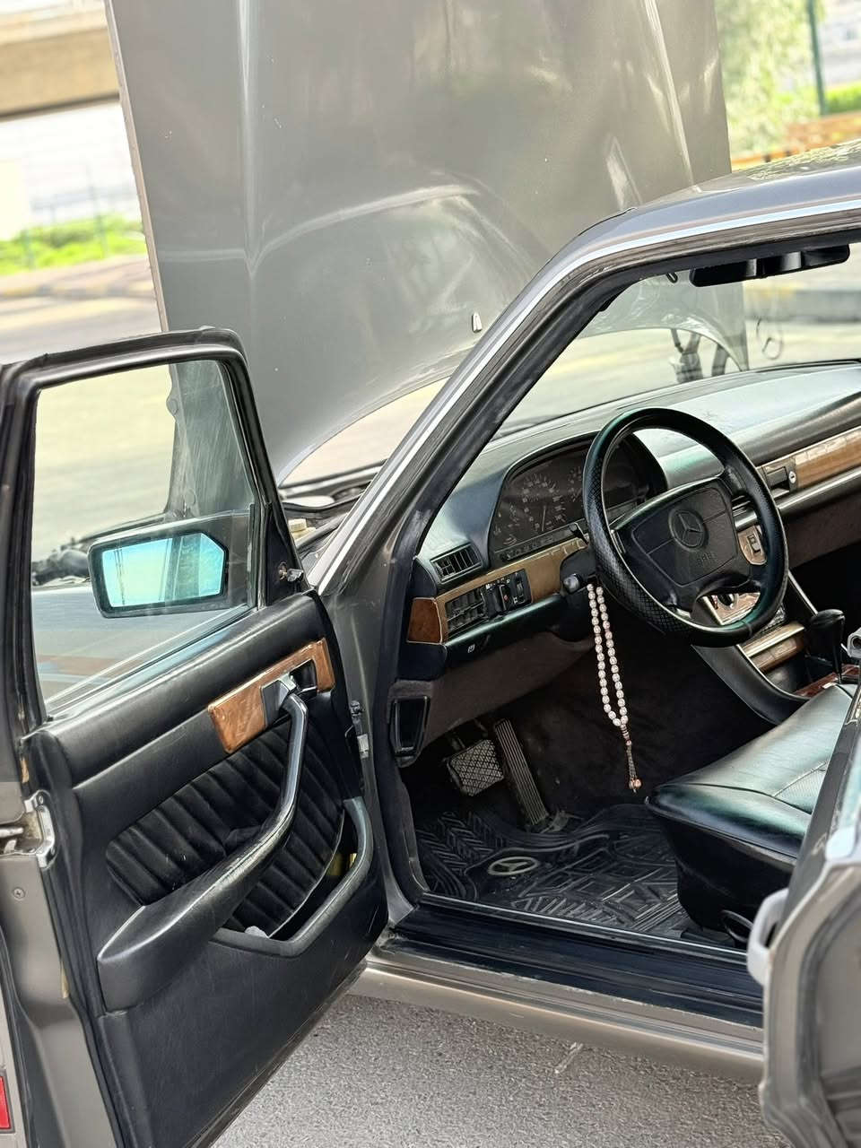 سلام عليكم مستعجل على بيعتها 
ادفع سعر عجبني ابيعك 
300بلادي بسمي صبغ جمالية بسمي رقمها دولي 
مكان #بغداد
***********
