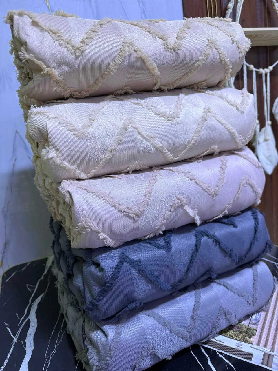 ✨ فخامة وأناقة.. بردة بوهيمي جاكار ثقيل وصلت 

لكل من يدور على الذوق العالي والترتيب الصح لبيته، جبنالكم أرقى الموديلات وأحدثها! 😍
📐 المواصفات والتفاصيل:
 النوعية: بردة بوهيمي جاكار ثقيل (خامة أصلية وممتازة).
 الموديل: نظام حلق ستيل 

 القياس: ٤متر عرض طول ٣ (يجي قطعتين كاملة بالحقيبة).

🛑 تنويه وتنبيه لزبائننا الغوالي:
بردة الجاكار هذي تختلف جذرّياً عن باقي البردات البوهيمية العادية الموجودة بالسوق. هذي تجي ثقيلة وخامتها ناعمة 100% يعني كعدة ونزلة تجنن عالأرض ومظهرها فد شي فاخر! 😉👌
📥 للحجز أو الاستفسار:
راسلونا على خاص الصفحة أو اتركوا تعليق، وتدللون علينه نرد عليكم فوراً!
(متوفرة خدمة توصيل سريعة لكافة المحافظات 🚗)


**إذا كنت صاحب هذا الإعلان وتريد حذفه لأي سبب، رجاءا أرسل رسالة إلى الدعم الفني**