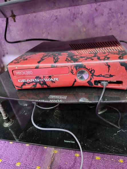 اكس بوكس360 سلم
جهاز نضافه 100 
ويا 45 لعبه كلها حديثه 
مكاني زعفرانيه 
السعر 125
 ***********
