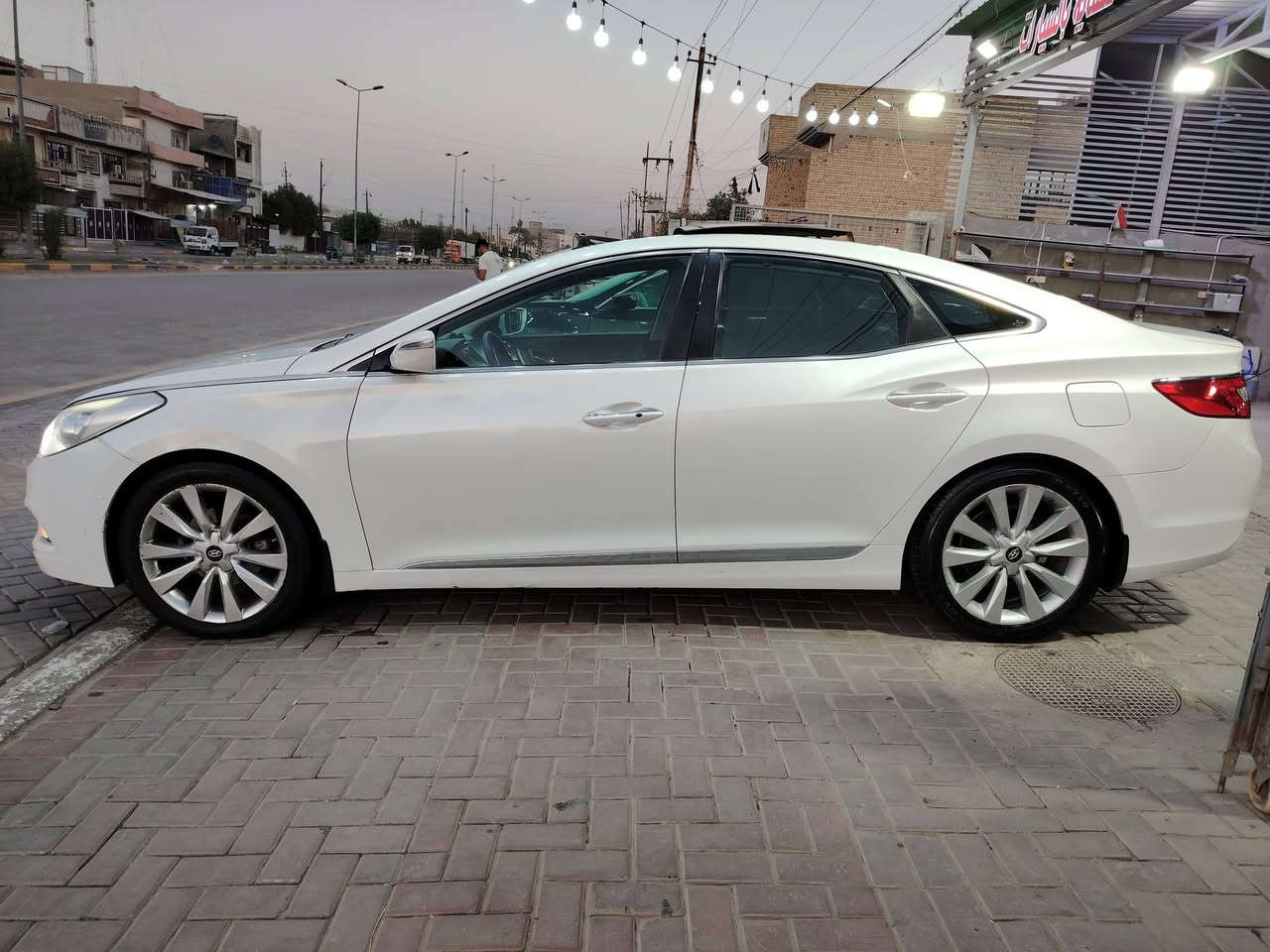 السلام عليكم

هونداي ازيرا 2013 خليجي فول مواصفات
بصمه
بانوراما 
تحكمات
كشنات جلد كهرباء
مري شفط
اشاير لد بالمري
مكينه 3000 6سلندر
ماشيه 147الف وقابله للزياده 
تبريد ثلج
رقم سليمانيه بأسمي تحويل مباشر

السعر 130ورقه وبيها مجال

مكاني بغداد الغزاليه ***********

