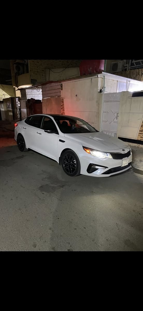 السلام عليكم اخوان للبيع اوبتما موديل 20 وارد امريكي كلين بدون حادث فقط دعامية اماميه كما موضح بالصور وصورها من امريكا موجوده بالمنشور رقم بغداد باسمي ماشية 68 الف اصل استخدام شخصي سيارة فول مواصفات 

🤍 مواصفات السيارة

1- بصمه
2- ويلكب حجم 18 كروم
3- لد امامي لد خلفي
4- دبل صالنه
5- اشاير بالمري + مراي شفط
6- بدات نيكل خارجية
7- تدفئة كشنات وتدفئه ستيرن وكشن السائق كهربائي
8- تحكم ستيرن جهتين
9- كامره خلفيه دواره
10- شاشه كبيره
11- كشنات جلد بلادي
12- كشن كهربائي
13- حساسات خلفيه
14- رادارات
15- تحديد مسار
16- قياده ذاتيه
17- مثبت سرعه
18- ثلاثه انظمه قياده (عادي + سبورت + رياضي)
19- مكينه 2400 جي دي اي مكينه وكير كفاله 

للاستفسار ***********
