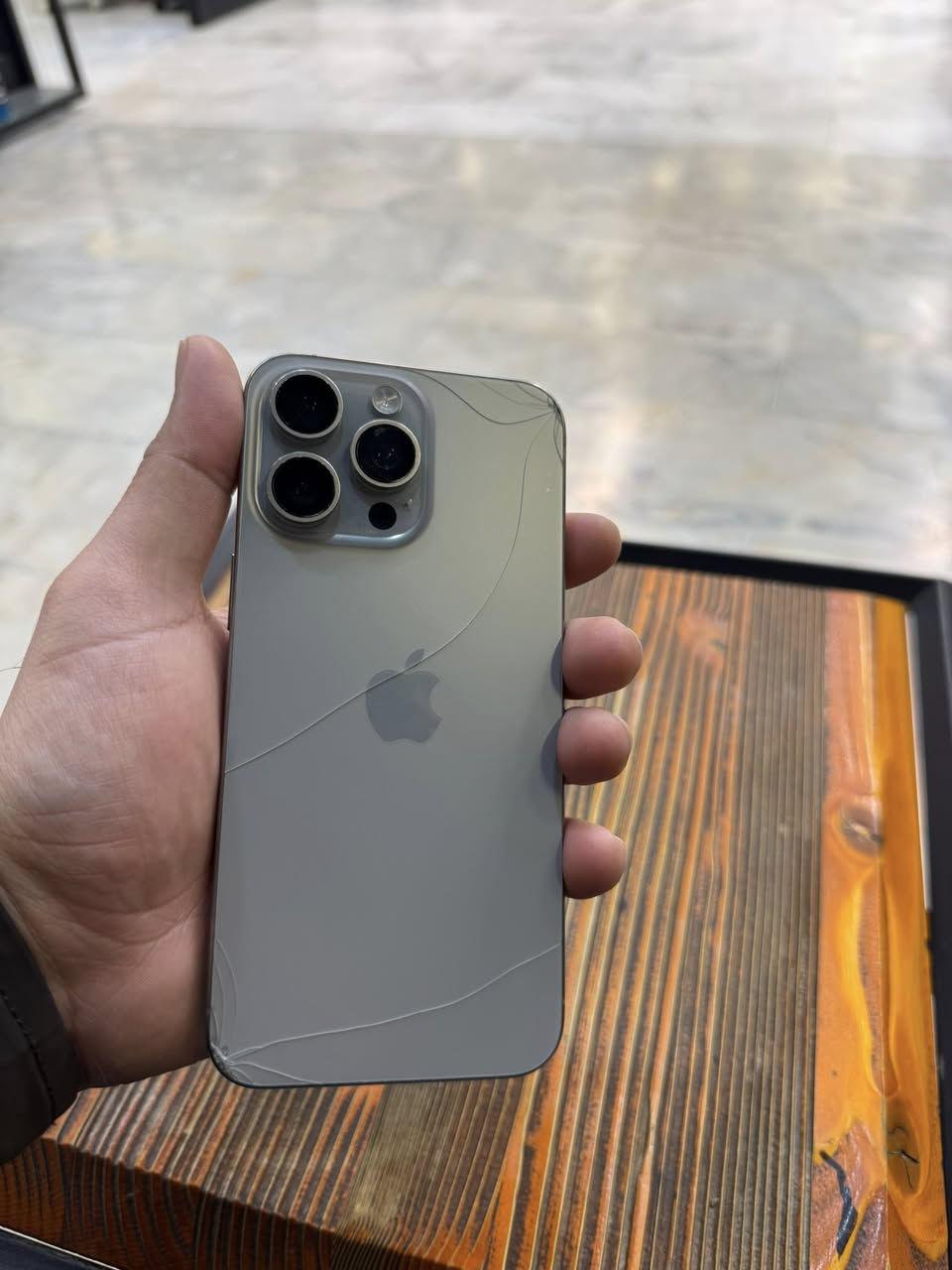 برو ماكس١٥ بطارية ٩٢ مستعمل كلش قليل ذاكرى ٢٥٦  سعرة ٩٥٠ مجال بسيط مكاني كرادة ***********
