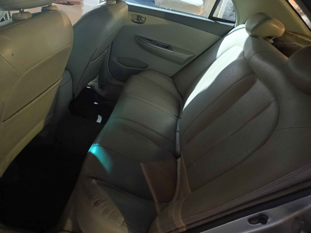 السلام عليكم 
سياره بي واي دي/ جي ثري مديل 2016 بصمه رقم بصره بأسمي تحويل ثاني يوم محرك بيه تنقيص كير جديد هسه شاده تبريد شغال ثلج دواخل جديده كارتون كشنات جلد دشبول يخبل بيه شويه خياسات لاكطهن مكفوله من الضربه والصبغ بيهه بارد تايرات جدد باتري جديد هسه شاده 
السعر 58 وبيهه مجال تعال وتدلل 
المكان البصره
*********** البصرة, العراق
