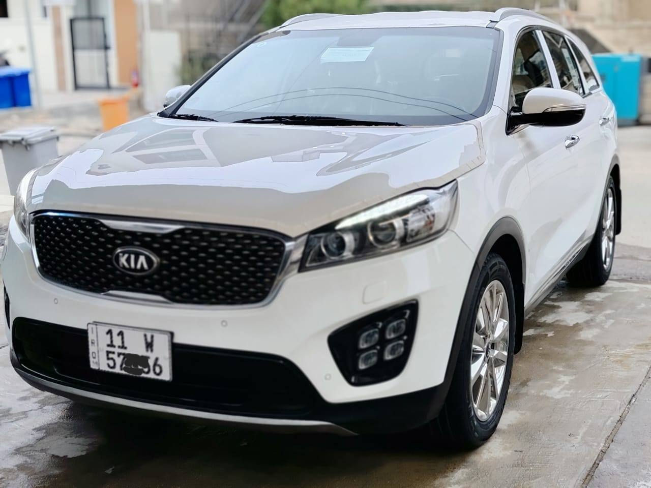 سلام عليكم
كيا سورنتو 2018 خليجي مكفول
رقم بغداد انكليزي دولي الجديد  بسمي 
ماشية 52 حقيقي
نظافة السيارة موضحة بالصور جديدة بمعنى الكلمة 
  مواصفات السيارة المعروفة 
بصمة تشغيل  عدد 2
سايد بريك دكمه 
كراسي كهرباء + جلد لونين
حساسات امامية و خلفية
لايت زنون اصلي لد امامي و خلفي 
زراك لايت باب خلفي كهربائي 
محرك سته سلندر 6  سبعه راكب 7
تبريد 3 قطع 
ثلاث قطع تبريد تبريد بيانو 
اشاير بالمري + مري شفط و ترحيب 
شاشة كبيرة و كامرة دوارة
ابربع انظمة قيادة /Normal/Eco/Sport/Smart
وباقي المواصفات المعروفة 
السيارة مكفولة صبغ وضربه و بارد أخت زيرو
محرك ما مفتوح كير ما مفتوح على وضع شركه
السيارة باسمي طبعا تحويل مباشر 
***********
العنوان📍بغداد شراي يتصل ويدلل
للاستفسار  📞 ***********
