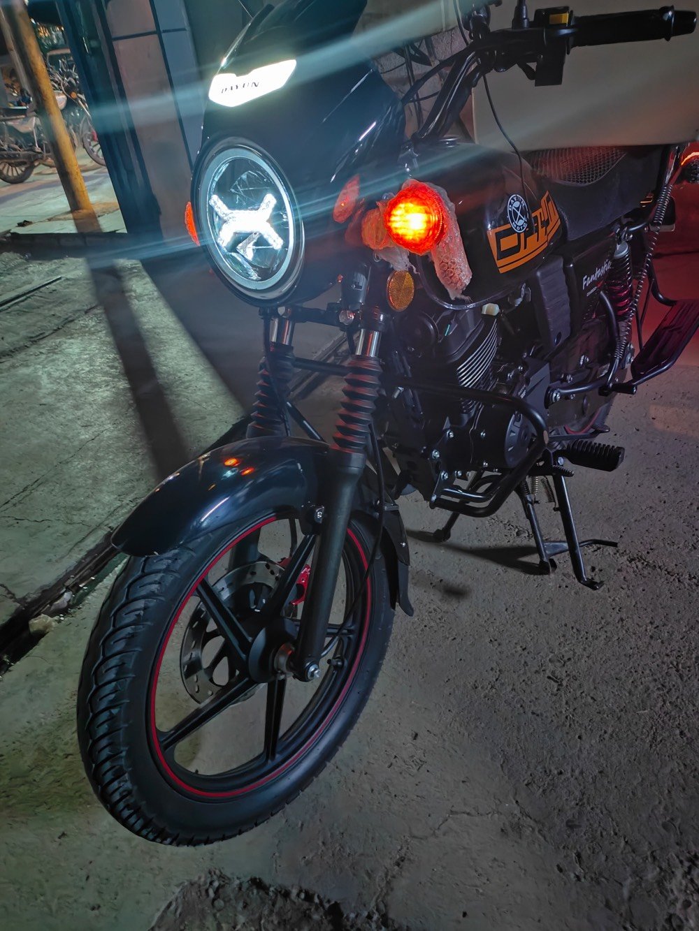 سلام عليكم دراجه دايوان باب اول استخدام شخصي  فول نضافه كفاله عامه من كلشي مكاني بغداد الدوره السعر مليونين 300 أو بيه مجال شي قليل ***********