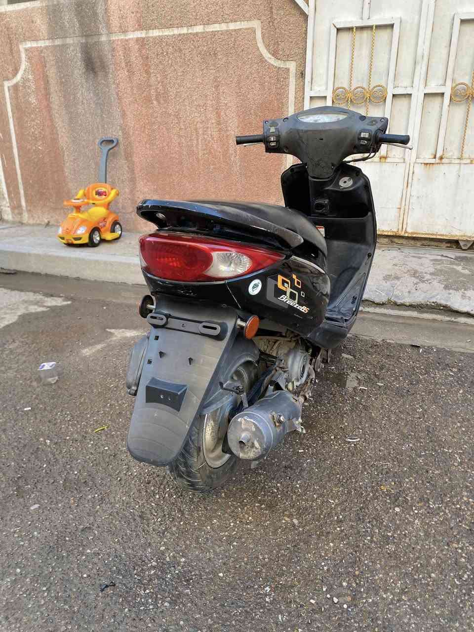 السلام عليكم دراجه بغبغاء نوزل كوري نظيف برغي ممفتوح بيه مكينه ناعمه دراجه للبيع سعره 950 ألف وبيه مجال بسيط حك الجيه مكاني بغداد حي القاهرة تواصل ع هذا رقم ***********
