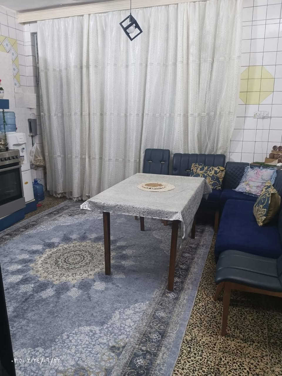 بيت 400 مترطابق ونص للايجار (مليون) شهريا استقبال وصالة وكليدور وغرفتين وصحيات داخلية وخارجية ومطبخ وكراج سيارة وحديقة 
الطابق الثاني غرفتين  .. ركن على شارعين (الروان والزهور) بالقرب من مطعم جمار حي الاشتراكي


**إذا كنت صاحب هذا الإعلان وتريد حذفه لأي سبب، رجاءا أرسل رسالة إلى الدعم الفني**