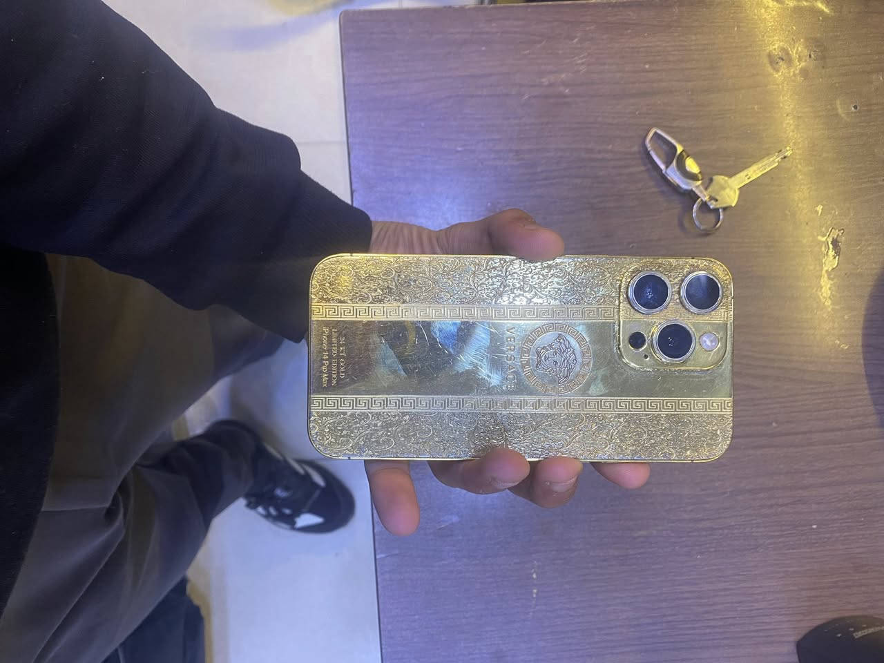 آيفون ١٤برو ماكس
ذاكره ٢٥٦
بطاريه ٨٥
جهاز يخبل 
ومطلي بل ذهب 
مبدل فقط شاشه وفيس إيدي يرادله برمجه 
جهاز كلش حلو وسلس  بل استخدام 
سعره ٤٥٠ وبي مجال بسيط 
العنوان كراده 
الرقم ***********
