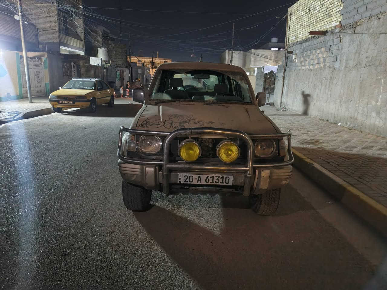 سلام عليكم باجيرو مديل 92 صدر جديد تايرات نضيفه رقم انكليزي ديالى تحويل ثاني يوم  مكان مدينه الصدر شماعيه السعر 45 
***********
