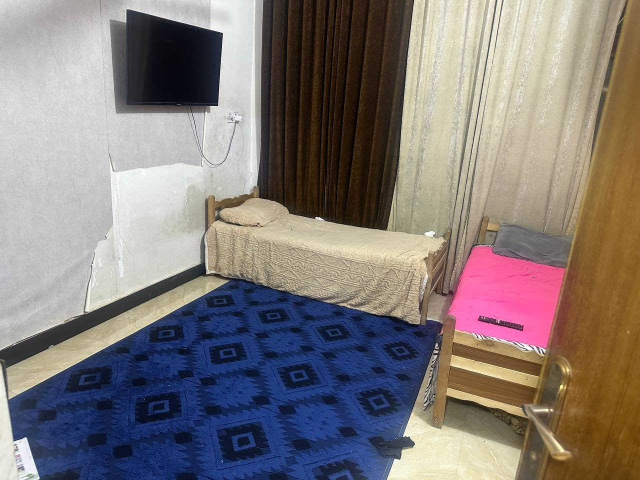 زراعي سكينةفرع مخبز الساعدي٩/٢
١٥٠ متر طابق واحد فول غرفتين نوم وصالة واستقبال بيت كامل وعالي عن الشارع *********** قريب المولدة مال الساعدي
