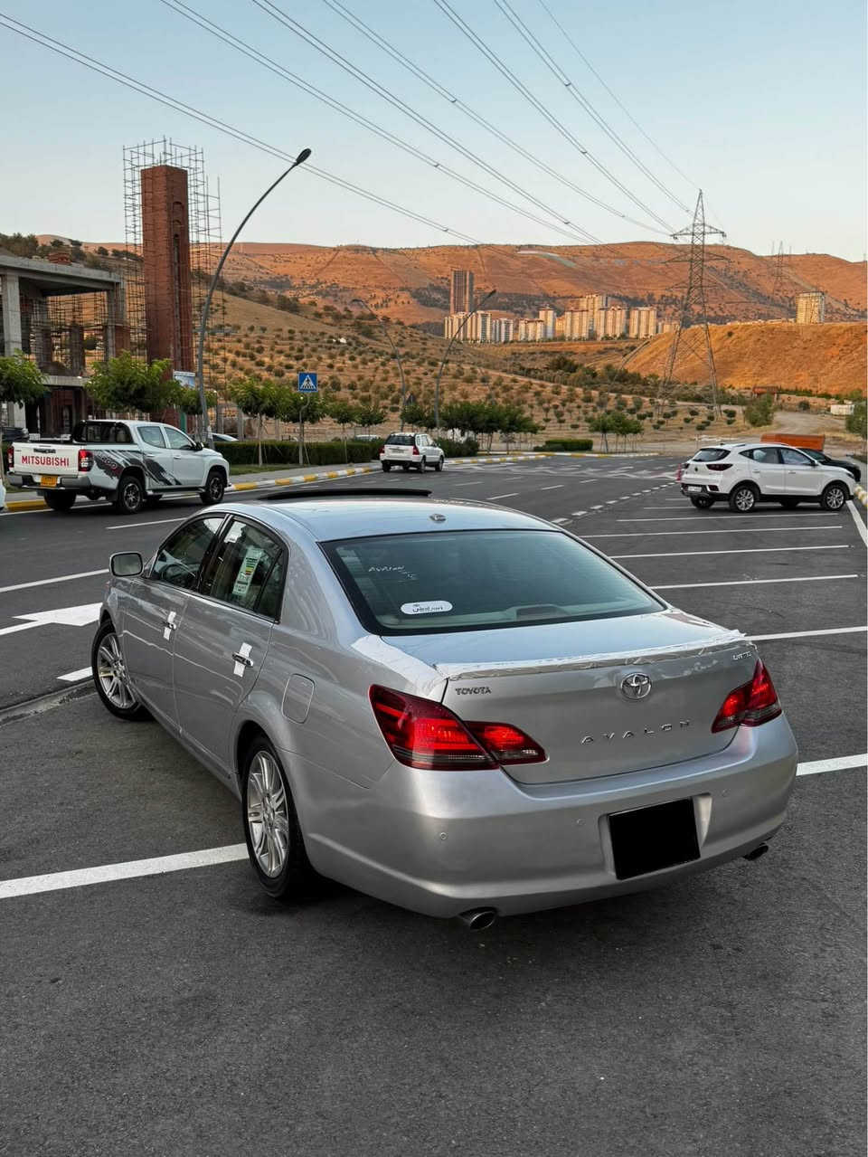 ئەڤەلۆن٢٠٠٩ خلیجی بێ بۆیاخ فول مواسەفاتە نەقسی نیە لە مواسەفاتا زۆر جوان و پاک ماوەتەوە گێڕو مەکینەی نەکراوەتەوە بە شەرت سەنەوی هەمووی تازەیە تا ٢٠٣٠ 
***********
*********** السليمانية, العراق
