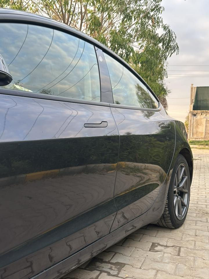 السلام عليكم 

Tesla model 3 dual motor long range 
450 حصان 
من 0-100 4.4 ثواني 

اوف لاين 
ماشية 45 الف 
حادثها بسيط و صور الحادث بالمنشور 
سعرها 155 
بيع او مراوس 
مكانها اليرموك او الشعب 
 ***********
