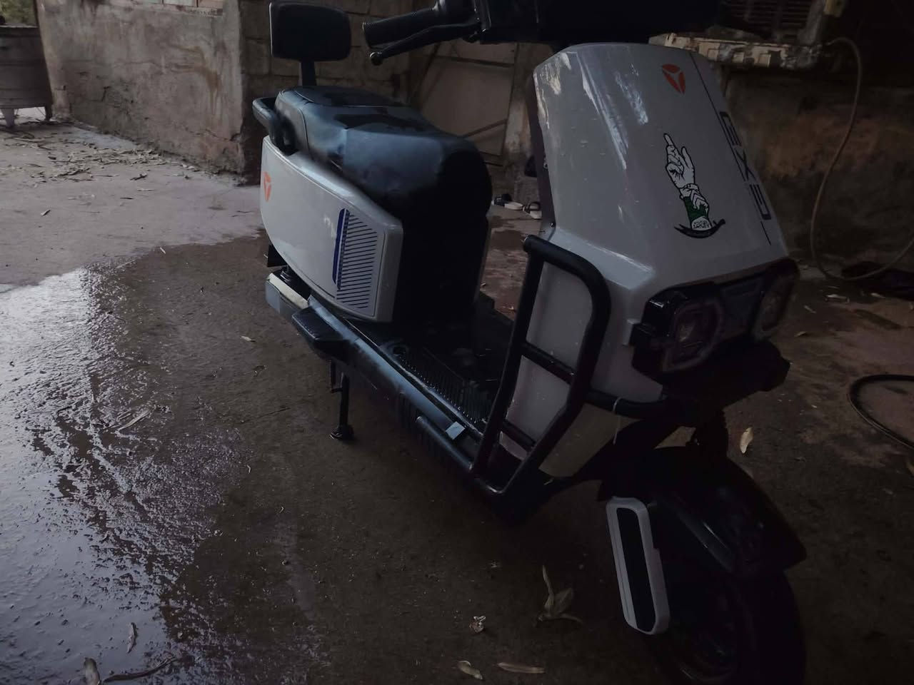دراجه شحن ياديا جديده ماشيه قليل بيهة ضمان سنتين للبطاريات وضمان سنخ للعقل وكهربايات مكاني بغداد سعره مليون و50 بيه مجال خير من الله هذه رقم للتصال او تراسلوني خاص ***********
