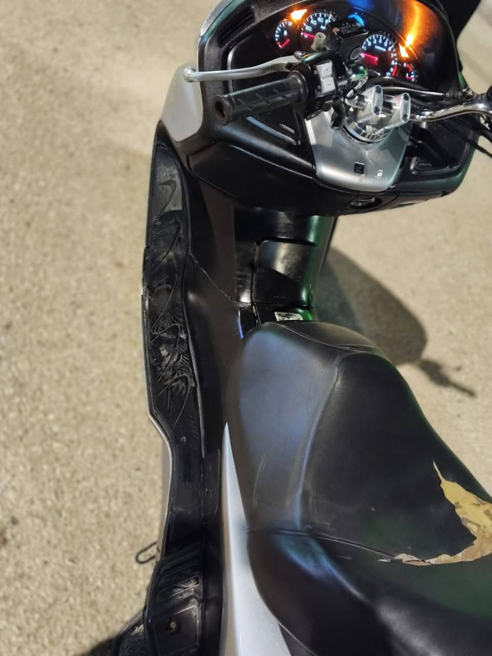 فورزه 0/9 سبعه كير اربع تحويلات الون سلفري اني للعلم اني محوله عميه الدراجه حلوه و نضيفه عليه تجوه مال تي ماكس و صالنصه رياضي العنوان كربلاء حي العامل ***********
