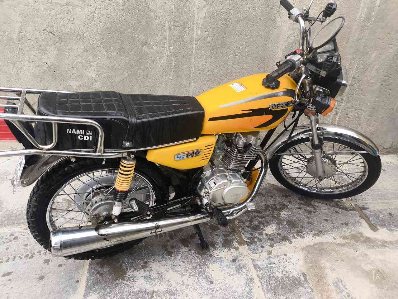 رقم وسنويه لوحات انكليزي 
للبيع دراجه 25 شلامجه اصلي 
***********
السعر 1300 وبيها مجال، بسيط
