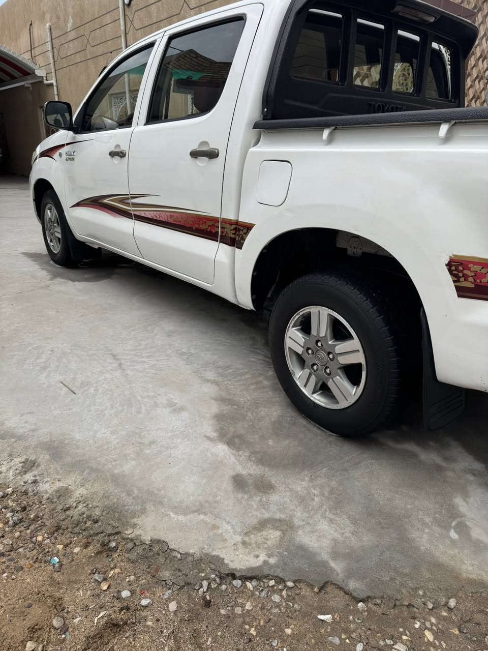 سلام عليكم بيكم لبيع موديل٢٠٠٩رقم بصرة تحويل ثاني يوم مكفوله سيارة اربع تايرات برجستون كير عادي مكينه كير حداديه اكسن خير من الله تبريد ثلج سعر ١٥٠مكان سيارة البصرة ***********
