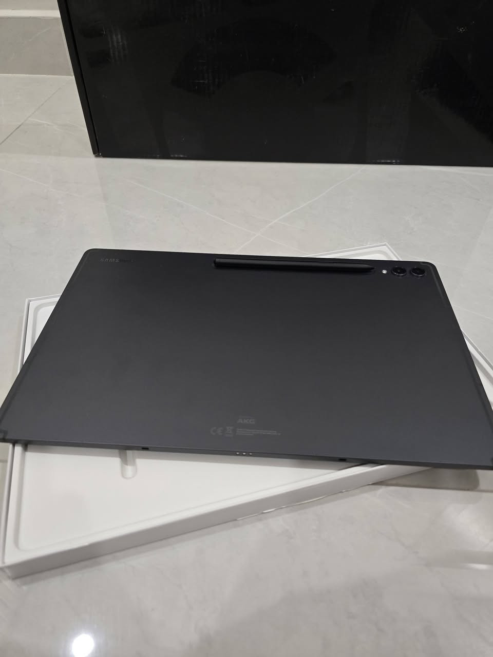 Samsung Tab S9 Ultra
المواصفات :
ذاكرة 512/12
شاشة 14.6 انش , AMOLED , 120Hz
معالج Snapdragon 8 Gen 2 (4nm)
بطارية 11200mA وشحن 45W

بقية الميزات :
مقاومة ماء وغبار
اربع سبيكرات
يدعم القلم (يجي وياه داخل البوكس) والكيبورد
النظافة 100% والبطارية حالتها ممتازة

المرفقات :
الكارتون الاصلي مع وصل الشراء
القلم الاصلي (وياه رأس احتياط)
الكيبل الاصلي 
كفر مغناطيسي ماركة Samsung اصلي من امزون
كفر يجعل ملمس الشاشة ورقي ماركة Samsung اصلي من امزون 
كفر ماركة spigen اصلي من امزون
كفرات عدد 2 اضافيات
ماوس + كيبورد ماركة Rapoo

السعر 1,250,000 الف وبيه مجال

المكان : محافظة ميسان 
الشراي يتواصل خاص على مود نرتب طريقة التوصيل


**إذا كنت صاحب هذا الإعلان وتريد حذفه لأي سبب، رجاءا أرسل رسالة إلى الدعم الفني**