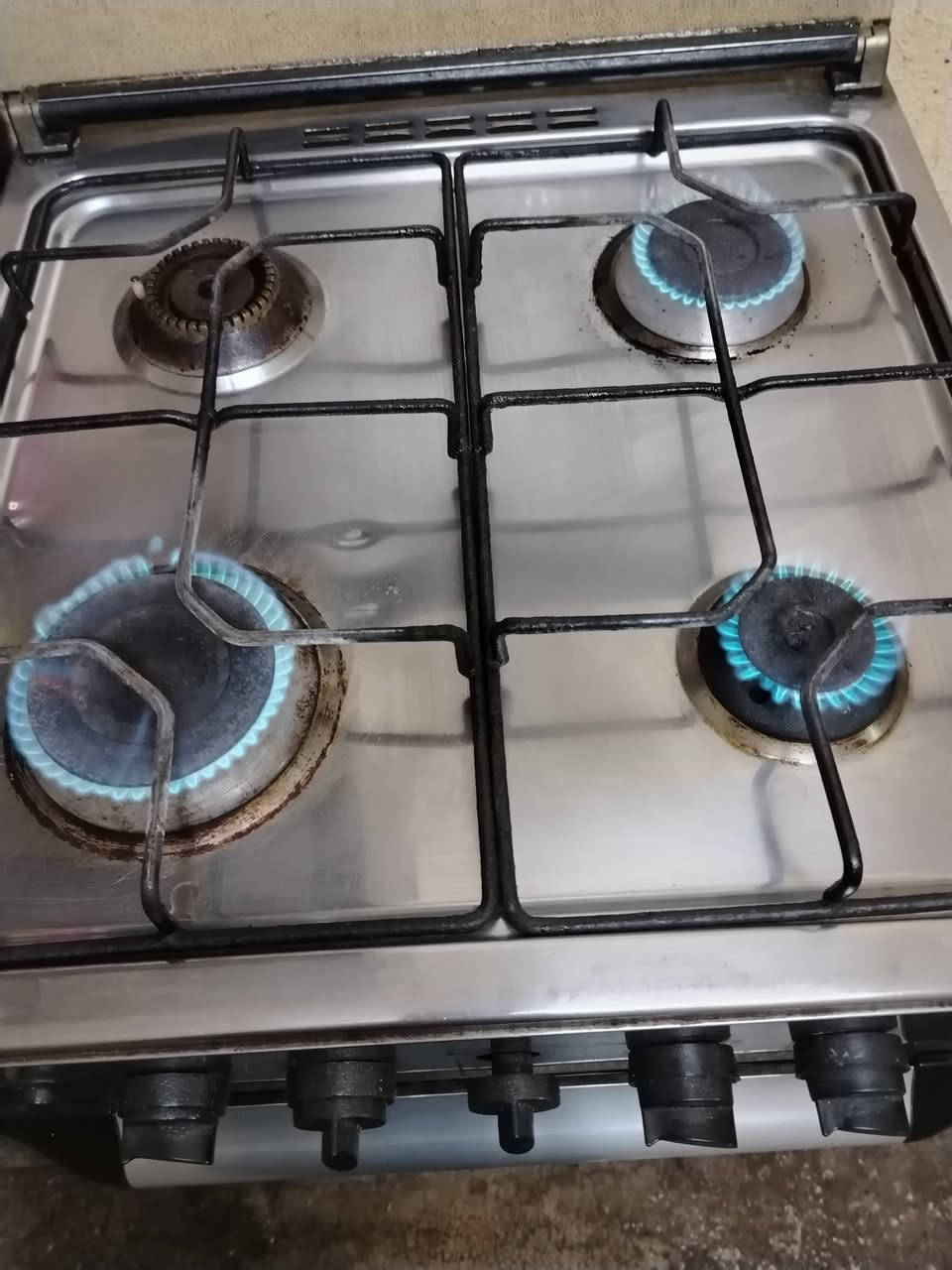 طباخ للبيع السعر ٤٠للتواصل ***********
