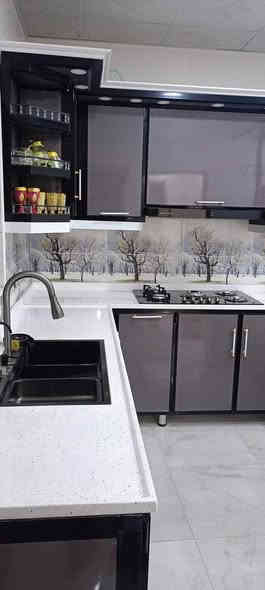 🍴✨ مطبخ ألمنيوم من أعمالنا ✨🍴
إن شاء الله ينال إعجابكم 🤍

🔹 مواصفات:
🇹🇷 خامات تركية عالية الجودة
🪵 محشّى بالخشب لثبات ومتانة أكثر
💧 دواخل فوم ضد الماء
🎯 التصميم والتنفيذ حسب طلب الزبون

📞 للاستفسار والتواصل:
عبر الصفحة 📩 أو الاتصال على الرقم:
*********** 📱العنوان كوت دور العمال
