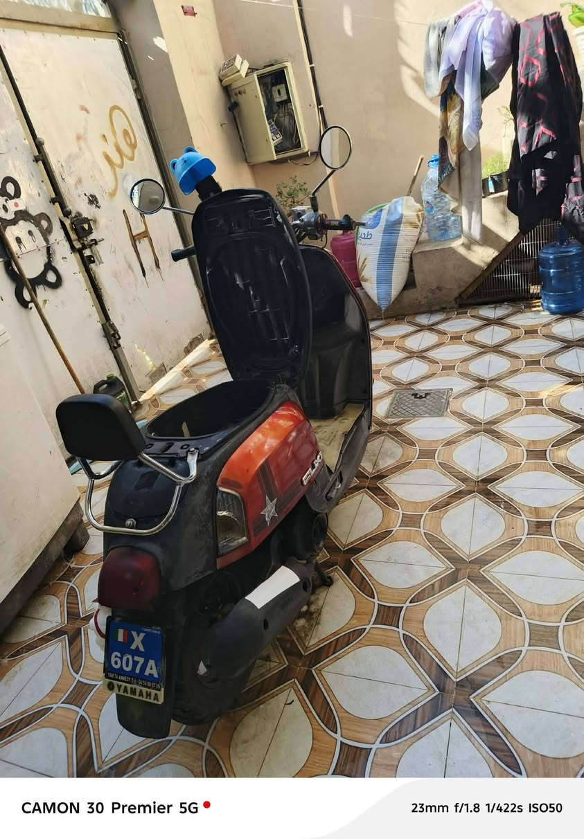 سلام عليكم دراجة بوليس للبيع دراجة مال رمبة كلشي شغال بيهة بلادية مكينة برغي ممفتوح منهة بعدهة بحالت وكالة ختم واحد وية مكينة سعر 800 بيهة مجال مكان ديالى بعقوبة بهزر  للتصال ***********
