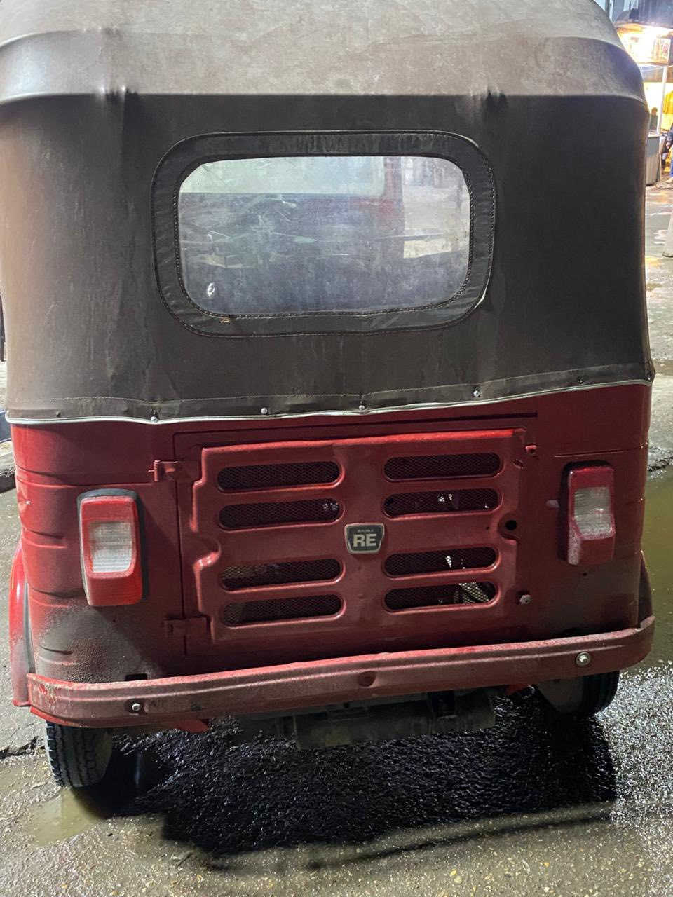 سلام عليكم تكتك موديل 18 جاهزه من كلشي.  مصبوغه عام.  بدون. ضربه  تكتك كله جديد مكينه مال 20. تكتك مكمل معاملت رقم باقيه بس ع ستلام سنويه ونسد.  كلشي مكمل.  سعر 3800وبيه مجال. ***********
