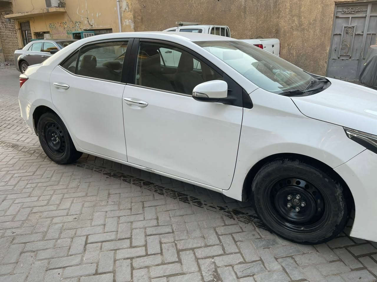 سلام عليكم…… مكلف بل نشر 
للبيع كورلا خليجي مديل 2018 رقم أربيل وكاله عامه بأسمي شرط التحويل سياره ماشيه 149 كيلو متر كفاله عامه والسونار مرفق بل منشور والسياره جاهزه بدون نقص للاخير فول مواصفات لمتد مكينه 2000 
السعر 155وبيهه مجال 
عنواني بغداد 

***********
