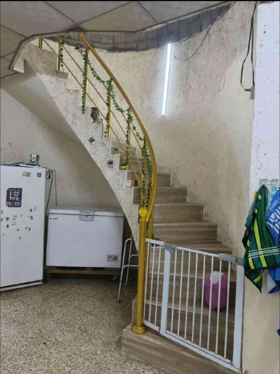 للبيع بيت بسماح ٩٠ مربع الذهبي ٢٠٠ متر 
طابقين طابق الثاني هيكل طابق الاول غرفتين وهول كبير صحيات ومطبخ طابق الثاني 5غرف ومشتملات سعر ١٦٥ وبي مجال 
للإستفسار مراجعة المكتب او الاتصال على الأرقام التالية   عمار العبيدي   
***********
*********** واتساب
  ايمن   
 ‏‪0750 214 4093‬‏    ‏
‏‪0775 630 2993‬‏ واتساب
   اوس 
‏ ‭0770 287 3744
‏  ‬ ‭0750 219 5078‬    
ابو سند 
‭0 775 714 2899‬
عنوان المكتب حي النور سايدين دانية ماركت مقابل افران الرائد   #الرواسي_للعقار
