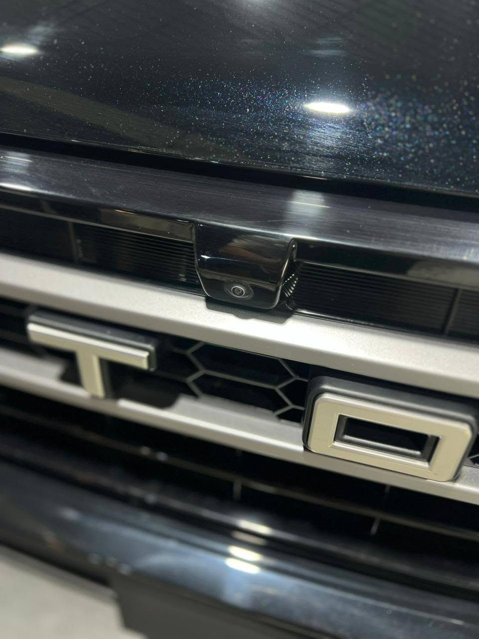 🚙 جيتور T1 Comfort موديل 2026 🔥
💰 السعر:
🔹 32,500,000 دينار بدون رقم
🔹 35,000,000 دينار مع رقم بغداد
⚙️ المواصفات:
✅ محرك 2.0 لتر تيربو (4 سلندر)
✅ قوة 254 حصان
✅ ناقل حركة أوتوماتيك 8 سرعات (8AT)
✅ عزم دوران 390 نيوتن.متر
✅ سعة خزان الوقود 70 لتر
✅ تسارع 0 - 100 كم/س خلال 8.6 ثانية
✅ سرعة قصوى 180 كم/س
✅ 5 مقاعد رحبة ومريحة
✅ شاشة وسطية 12.8 إنش
✅ شاشة عدادات رقمية
✅ دعم Apple CarPlay وAndroid Auto
✅ شاحن لاسلكي للهواتف
✅ كاميرات محيطية 360°
✅ حساسات خلفية
✅ مقاعد جلد مع تحكم كهربائي للمقاعد الأمامية
✅ تشغيل بالبصمة ودخول ذكي
✅ مثبت سرعة
✅ أنظمة أمان متعددة
🛡️ ضمان المحرك: 10 سنوات من الوكيل.
📍 شركة هارلم
📞 للاستفسار:
***********
***********
شركة الفرس الابيض لتجارة السيارات
معارض البياع الشارع المميز مجاور معرض العامري
