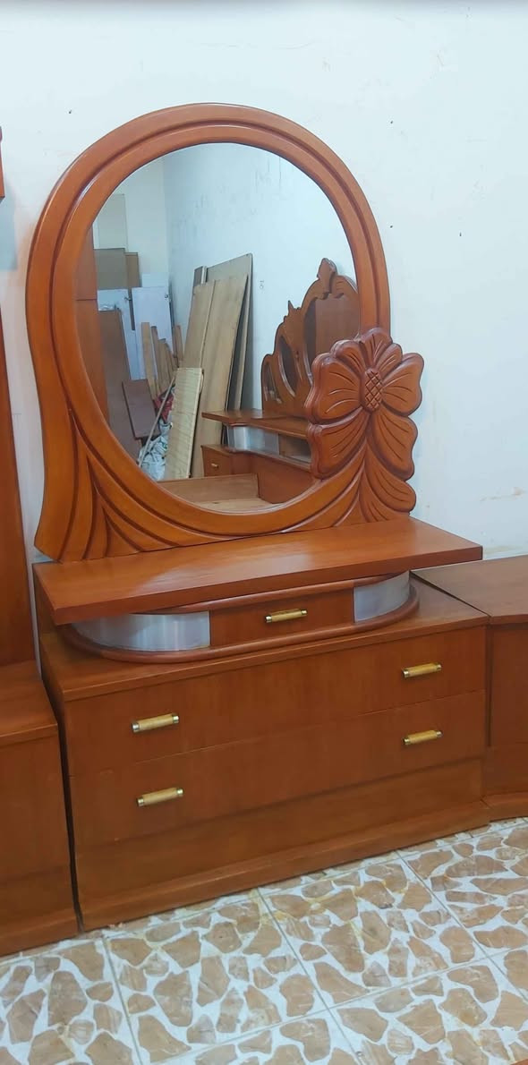 للبيع غرفة نوم صاج عراقي خشب درجة اولى السعر 550 وبي مجال 
*********** كركوك, العراق
