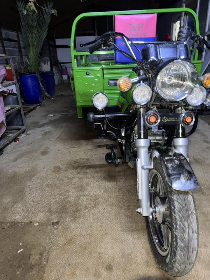 السلام عليكم ستوته للبيع موديل 2023 طالعه 2025 ما ماشيه هواي شبه الزيور مكفولة كفاله عامه برغي ما مفتوح منها وصل بسمي من مكتب حسين مكاني كربلاء حي الشهداء سيف سعد ‏‭0774 352 9419‬
