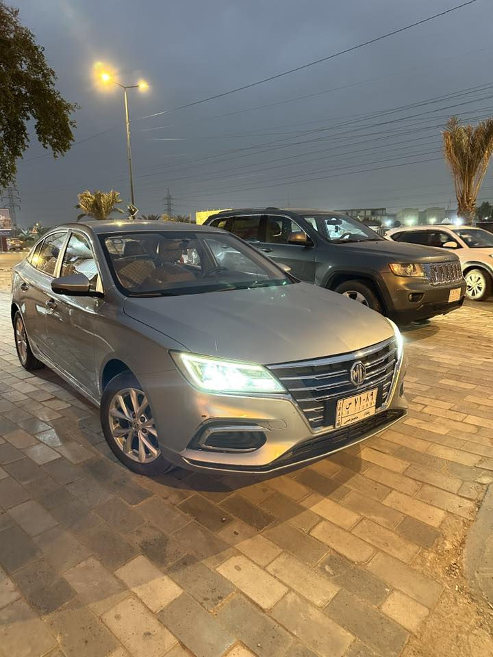 السلام عليكم ورحمة الله 
Mg 5 للبيع 

السيارة فول عدا الفتحة 
بصمة 
شاشة 
لايت زينون
تحكمات ستيرن 
مثبت سرعة 

رقم بغداد السيارةباسمي تحويل ثاني يوم 

السيارة ماشية ٨٥ الف
حلوه ونضيفة مال جناي
شرط دهن كله من الشركة وبانزين محسن 

بيه فقط باردين بالجاملغ الخلفي وقبق الجنطة 
السعر :٩٦وبيها مجال بسيط 

للاستفسار: ***********
مكاني النجف الاشرف
