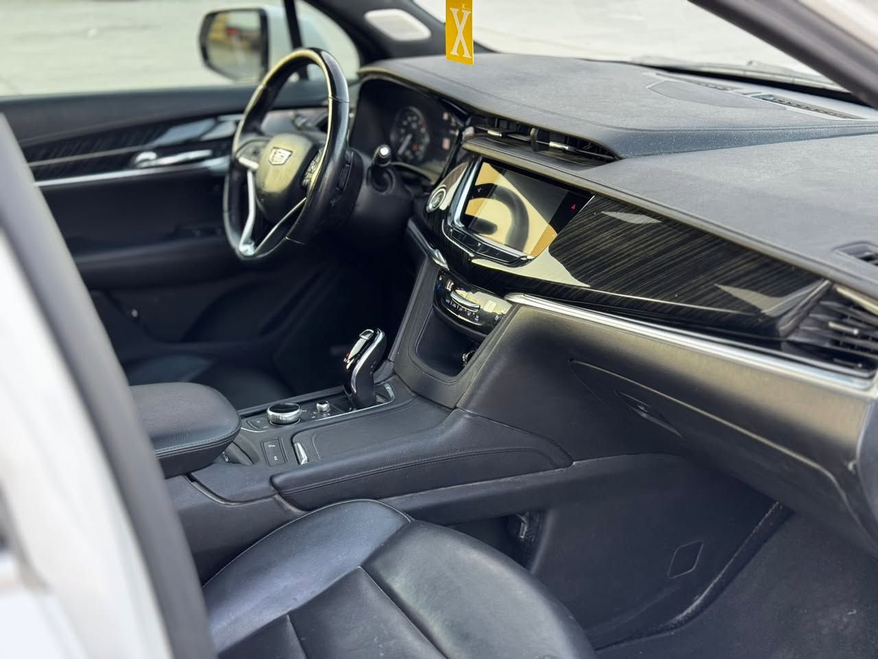 للبيع او المروس
كاديلاك xt6 موديل ٢٢( اعلى فئه ) 
محرك / 6 سلندر ٧ راكب  فول مواصفات 
وارد امريكي حادث تبديل باب مع جاملغ عكس السايق وصبغ جزء من البنيد لتوحيد اللون 
خمس كامرات 
اوتو بارك 
فول رادارات تفاعلي  امامي وخلفي وجانبي 
شاشه لمس اوتو كار بلي ( وايرلس )  
شاشه لمس + ماوس
ستيرن كهرباء + تدفئه
خروج عن المسار
ربط المركبه بنظام wfi تحكم عن بعد
حساسات امامي وخلفي 
سستم صوت (  بوس ) 
شاحن وايرلس
3 قطع تبريد مناخ منفصل 
مقعد السائق خزن ميموري
تدفئه وتبريد بالمقاعد الاماميه 
تدفئه بالمقاعد الخلفيه
المقاعد الخلفيه منفصل vip
ومقاعد الصف الثالث كهرباء فتح واغلاق 
لايت 3 عدسات ترحيب
ترحيب شعار كاديلاك عند اللاقتراب
يدات ابواب نيكل + اناره 
صندوق كهرباء ( فتح واغلاق بالحركه )
السياره جديده كلش على وضع الشركه 
ماشي ٢٨ الف     السعر و الاستفسار ع الخاص او الرقم ***********
