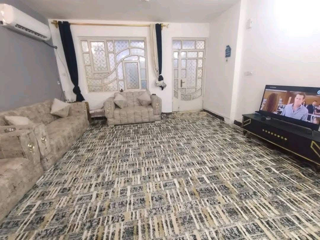 مشتمل للبيع مساحته ١٠٠متر طابق واحد  يحتوي على صاله وغرفه نوم ومطبخ وصحياته بناء جديد على شارع ١٥ مقابيل المستوصف حي التراث للإستفسار اتصال.
*********** بيه واتس اب...
