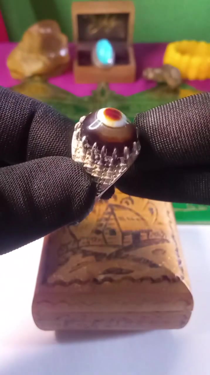 تبارك الله
نعرض عليكم 
خاتم من حجر العقيق السليماني المبارك 
فضه دزاين مخالب النمر 
حجر طبيعي السعر 50الف دينار عراقي 
توصيل مجاني 
واهلا بكم


**إذا كنت صاحب هذا الإعلان وتريد حذفه لأي سبب، رجاءا أرسل رسالة إلى الدعم الفني**