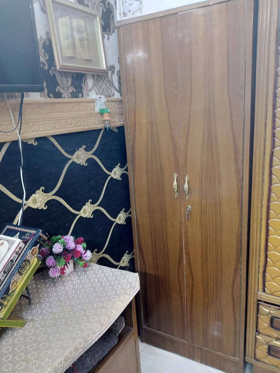 غرفة اخشاب عراقي مسگم قوي
الضهر شد براغي ٦ ابواب كبيرة مع ملحق دواخل 
سعر ٧٠٠ وبيها مجال بسيط
للاستفسار 
واتساب او ماسنجر 
***********
