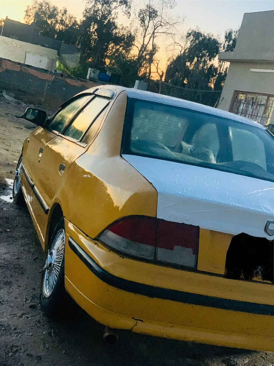 سلام عليكم سمند 2011 مكينه وكير نضيفات لاصرف ولابخارب بمسي مصفرة هيىه وغرامات تخم تاير كهربائيّات كلهة شغاله بيها صبغات قليله بدون ضربه 
السعر19 مكاني بغداد السياحي 
***********
