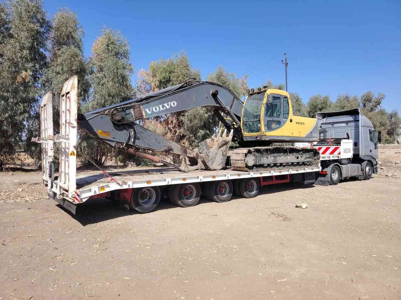 للبيع
حفاره فالفو حجم 210 وياها نقارحجم2000

موديل 2000رقم اربيل تحويل
250ورقة وبيها مجال 

***********) ***********
